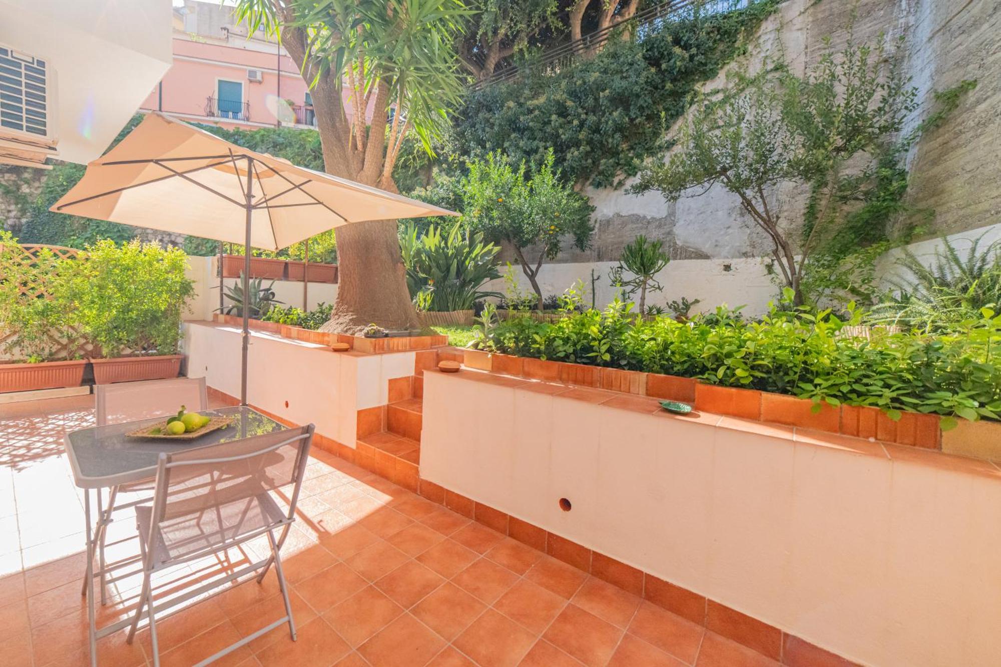 Atenasio Garden Suite, Elegance & Relaxation In The Heart Of Apartment Taormina