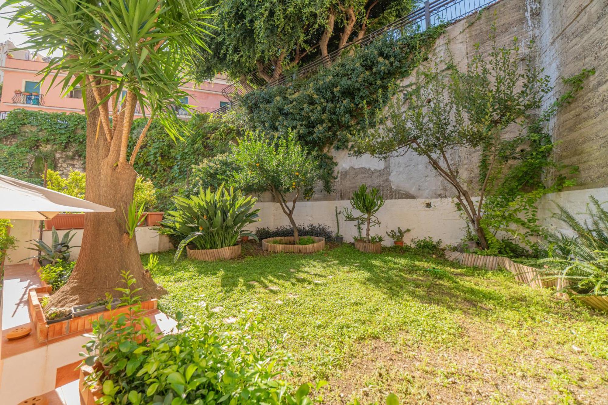 Atenasio Garden Suite, Elegance & Relaxation In The Heart Of Apartment