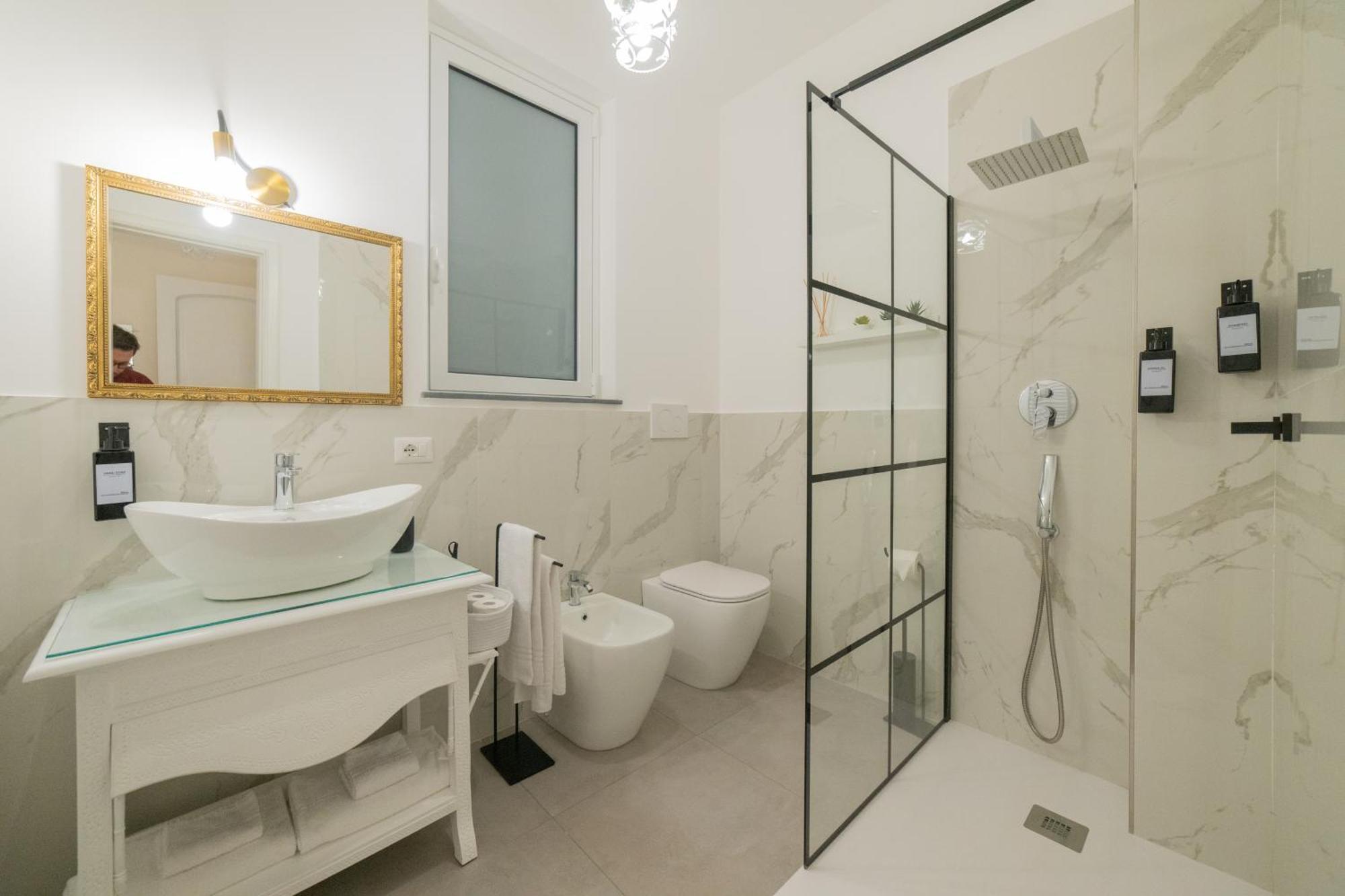 Atenasio Garden Suite, Elegance & Relaxation In The Heart Of *